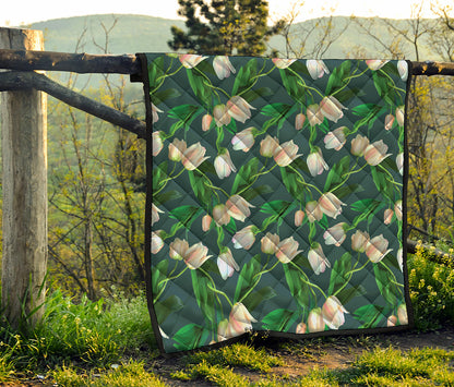 White Tulip Pattern Print Quilt
