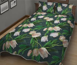 White Tulip Pattern Print Quilt Bed Set