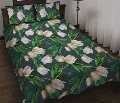 White Tulip Pattern Print Quilt Bed Set