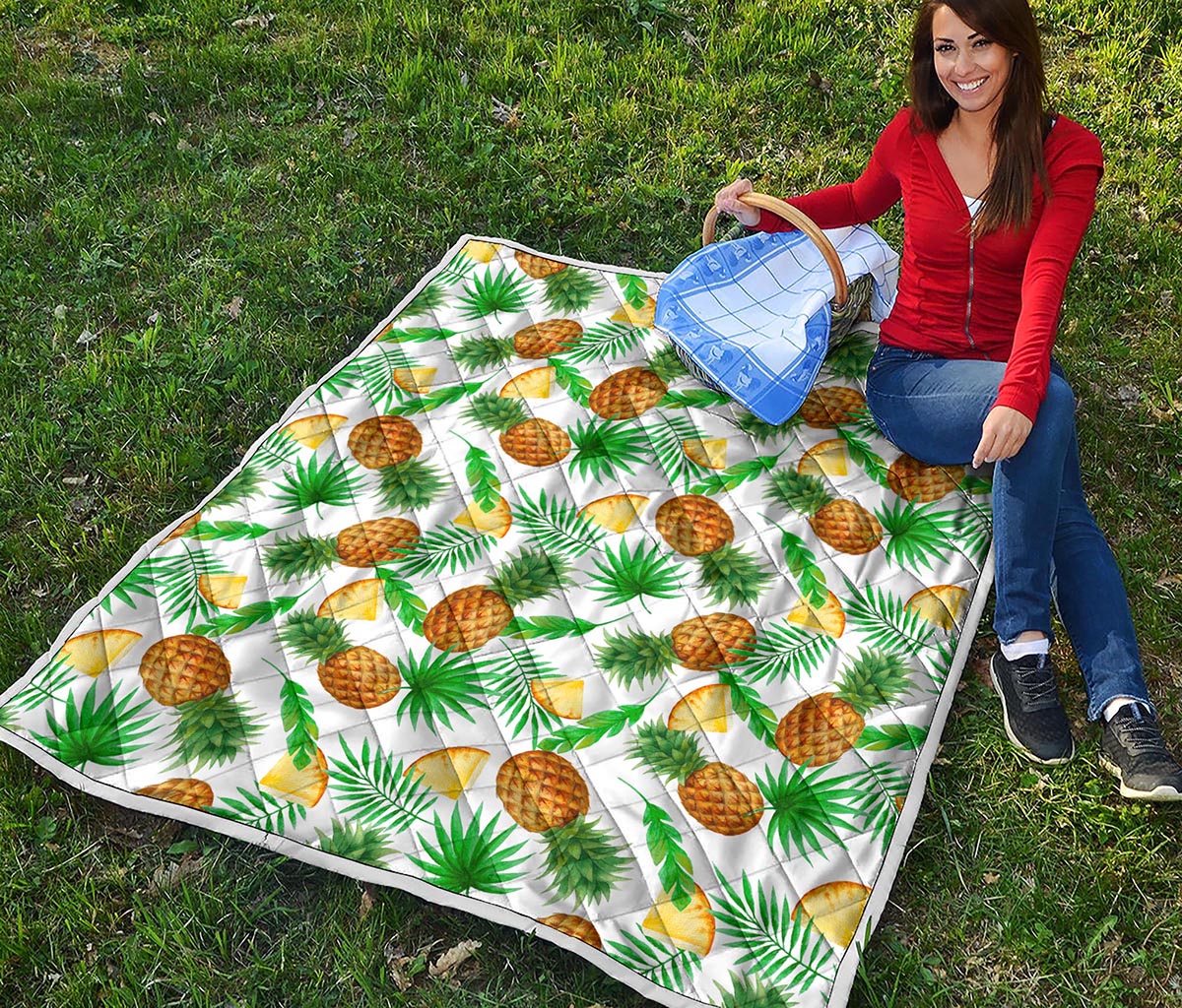 White Watercolor Pineapple Pattern Print Quilt