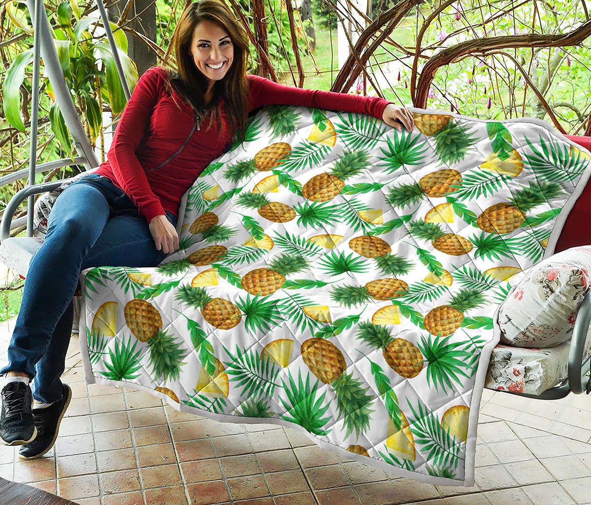 White Watercolor Pineapple Pattern Print Quilt