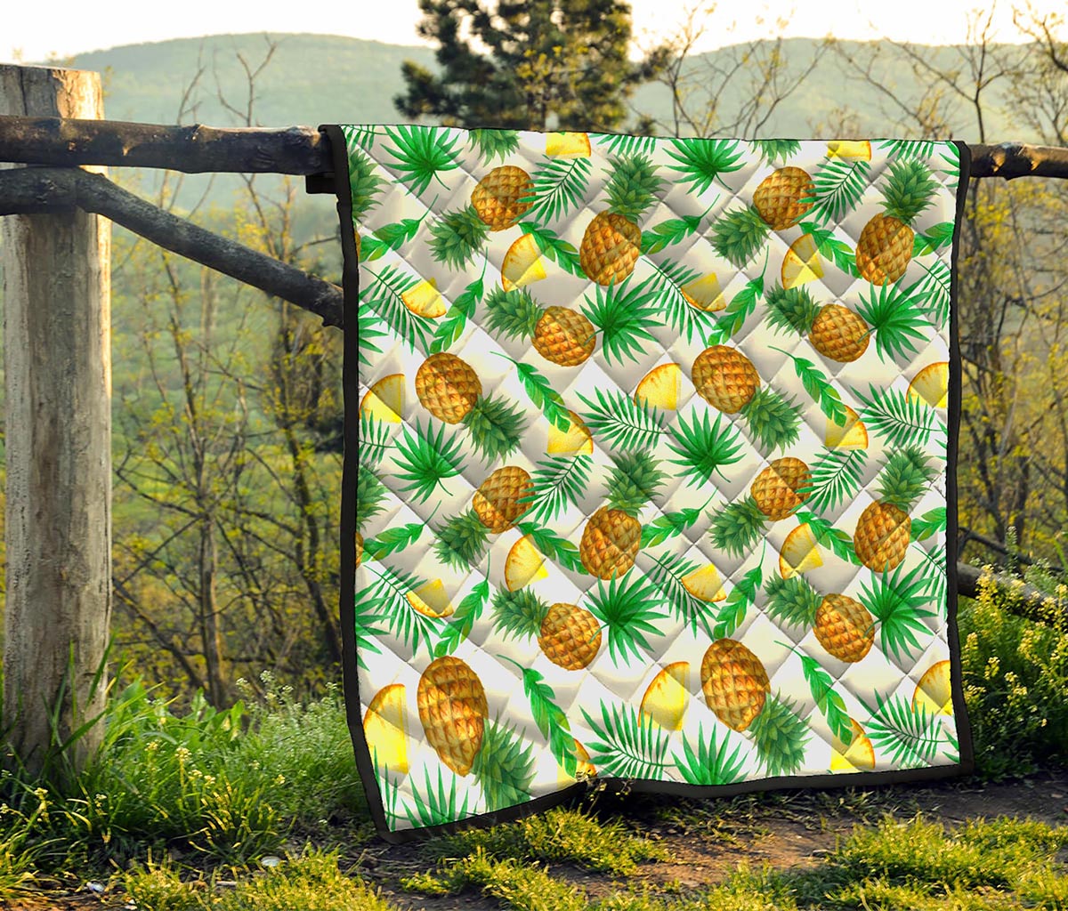 White Watercolor Pineapple Pattern Print Quilt