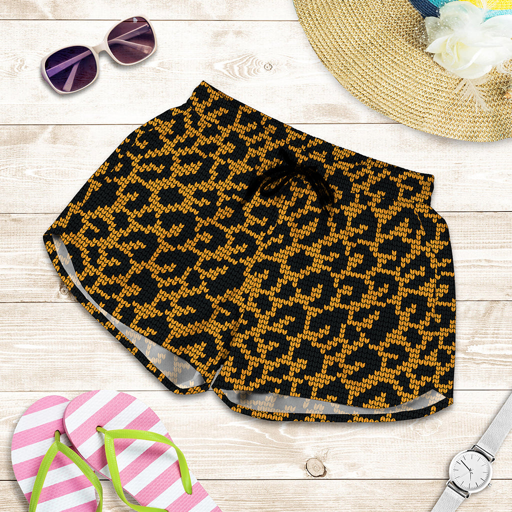 Wild Leopard Knitted Pattern Print Women's Shorts