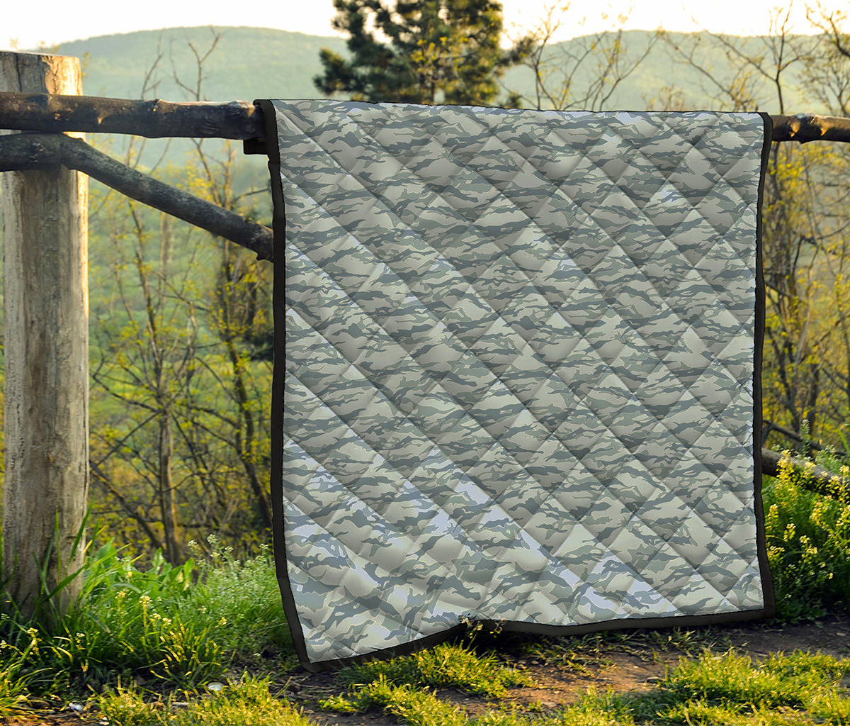 Winter Tiger Stripe Camo Pattern Print Quilt