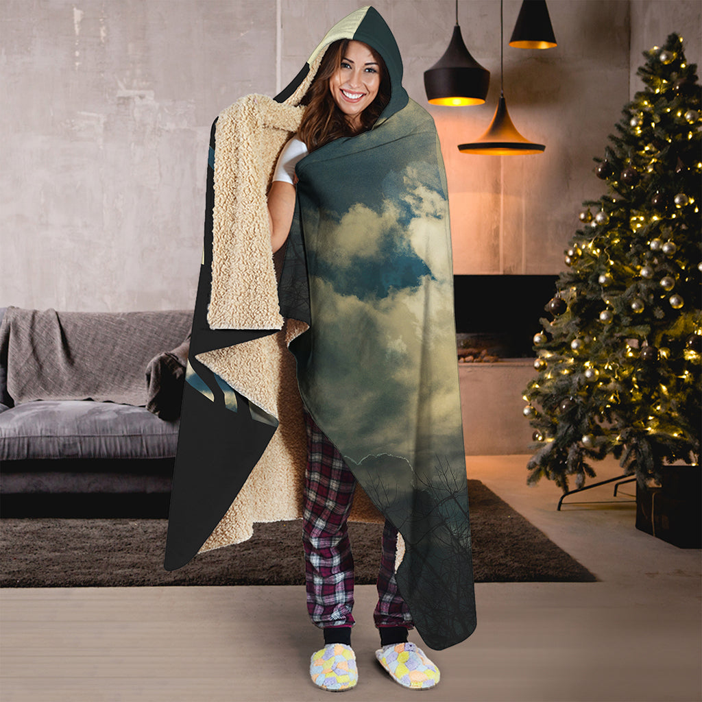 Wolf Howling At The Full Moon Print Hooded Blanket