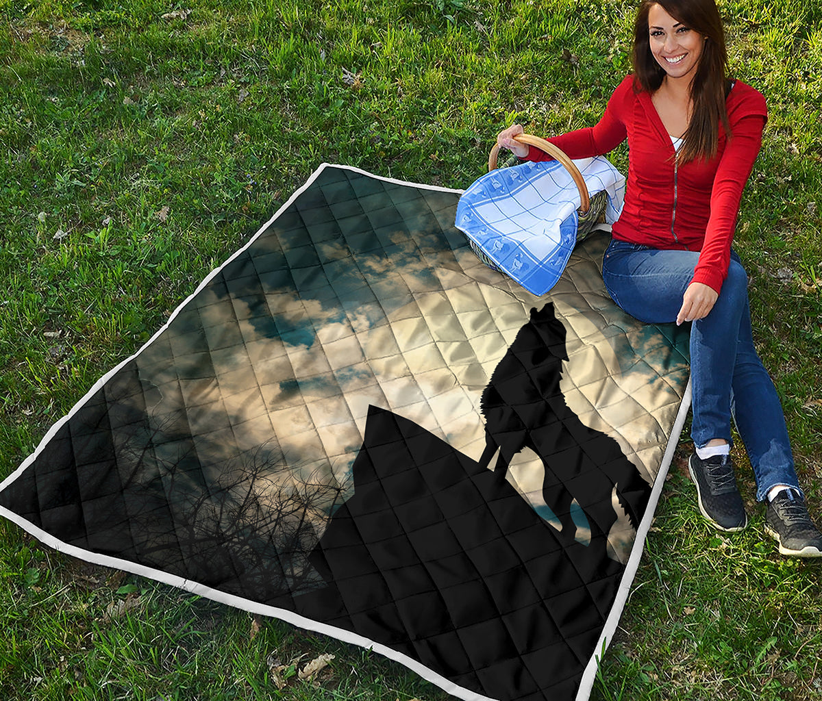 Wolf Howling At The Full Moon Print Quilt