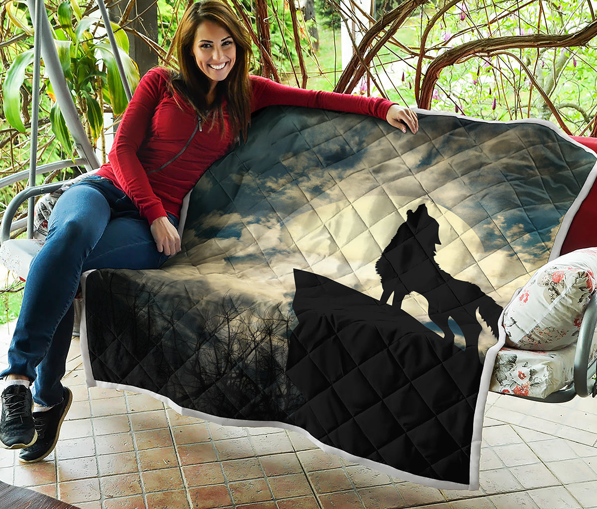 Wolf Howling At The Full Moon Print Quilt