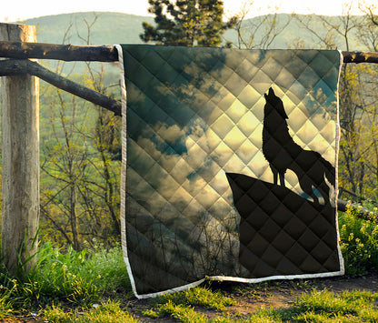 Wolf Howling At The Full Moon Print Quilt