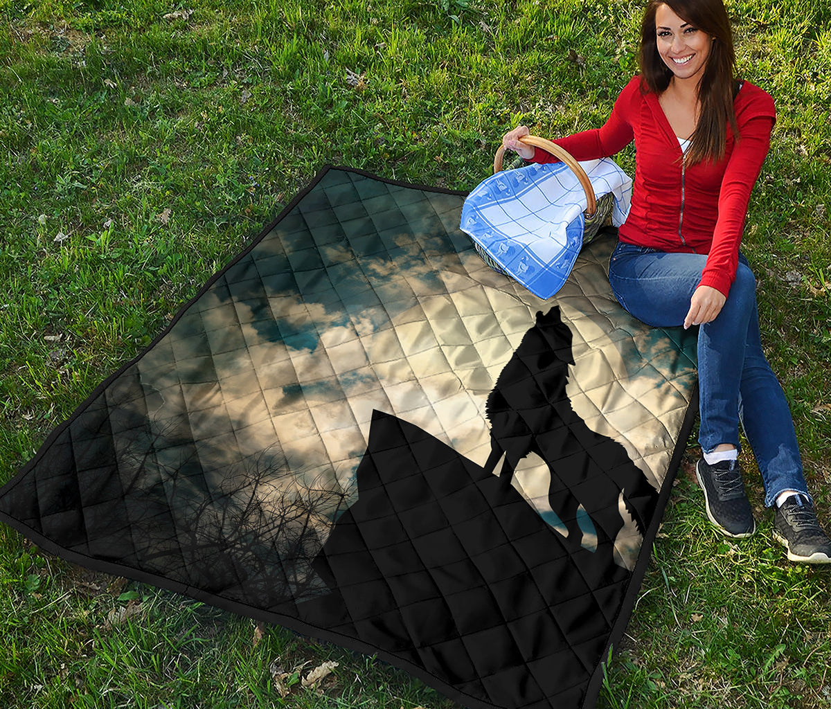 Wolf Howling At The Full Moon Print Quilt