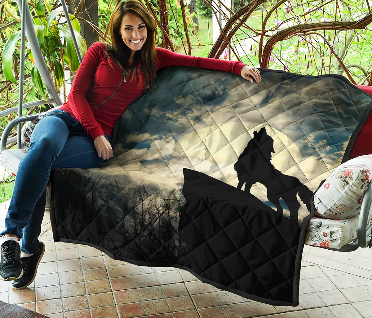 Wolf Howling At The Full Moon Print Quilt