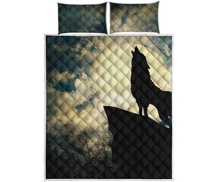 Wolf Howling At The Full Moon Print Quilt Bed Set