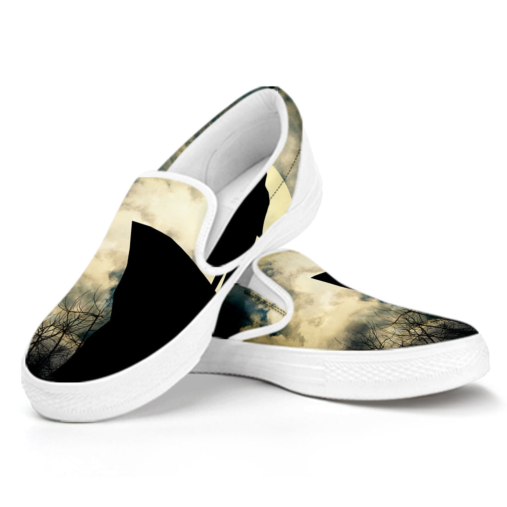 Wolf Howling At The Full Moon Print White Slip On Shoes