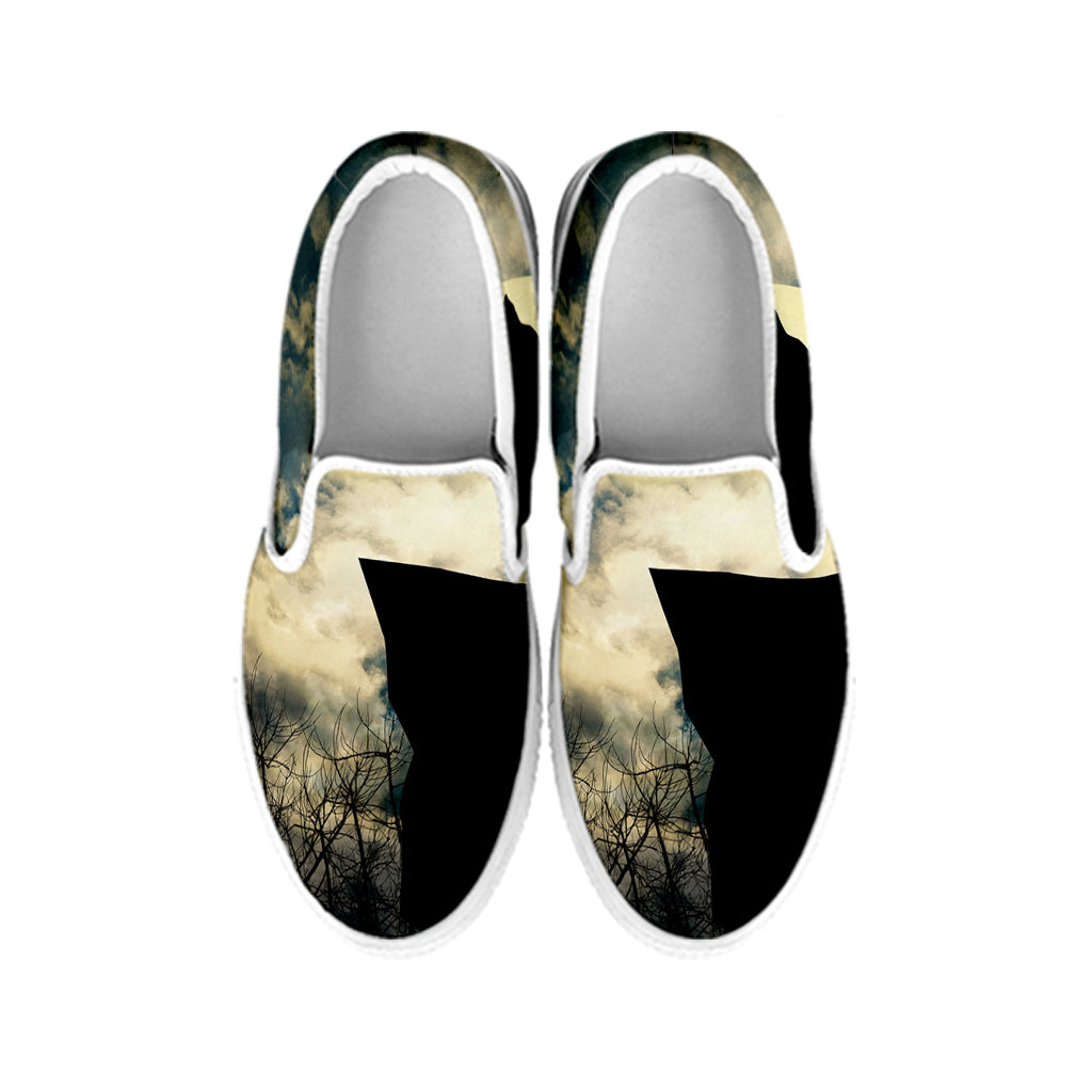 Wolf Howling At The Full Moon Print White Slip On Shoes