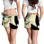 Wolf Howling At The Full Moon Print Women's Shorts