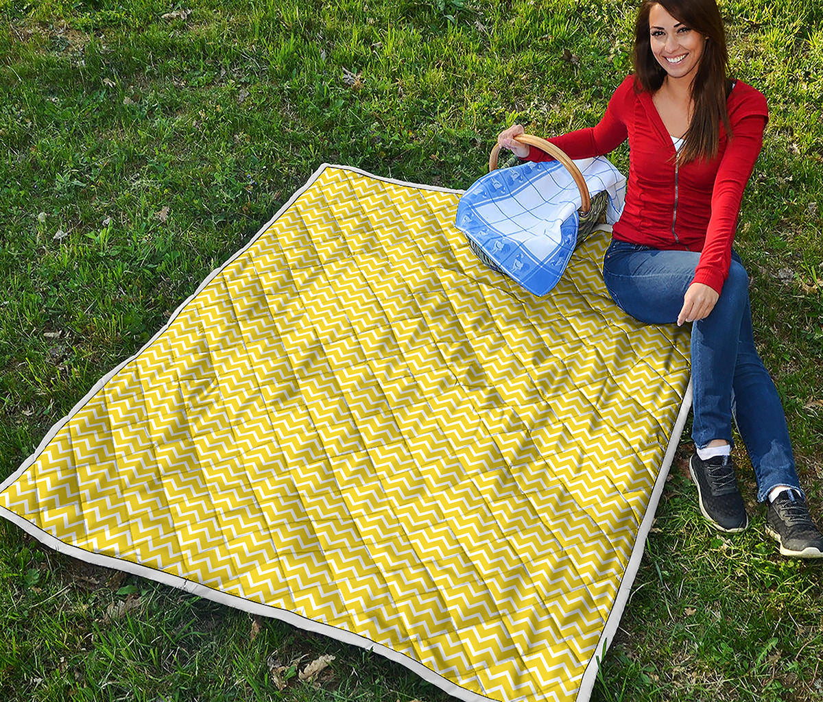 Yellow And White Zigzag Pattern Print Quilt
