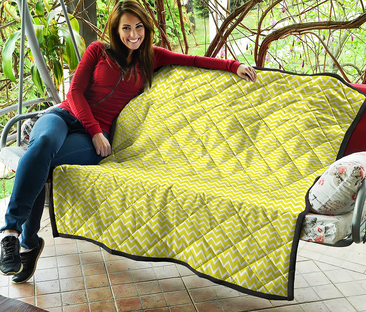 Yellow And White Zigzag Pattern Print Quilt