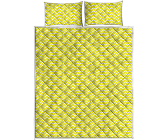 Yellow And White Zigzag Pattern Print Quilt Bed Set