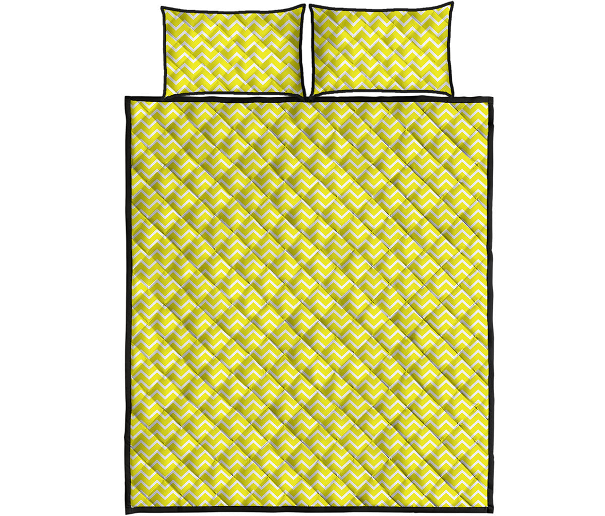 Yellow And White Zigzag Pattern Print Quilt Bed Set