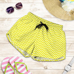 Yellow And White Zigzag Pattern Print Women's Shorts