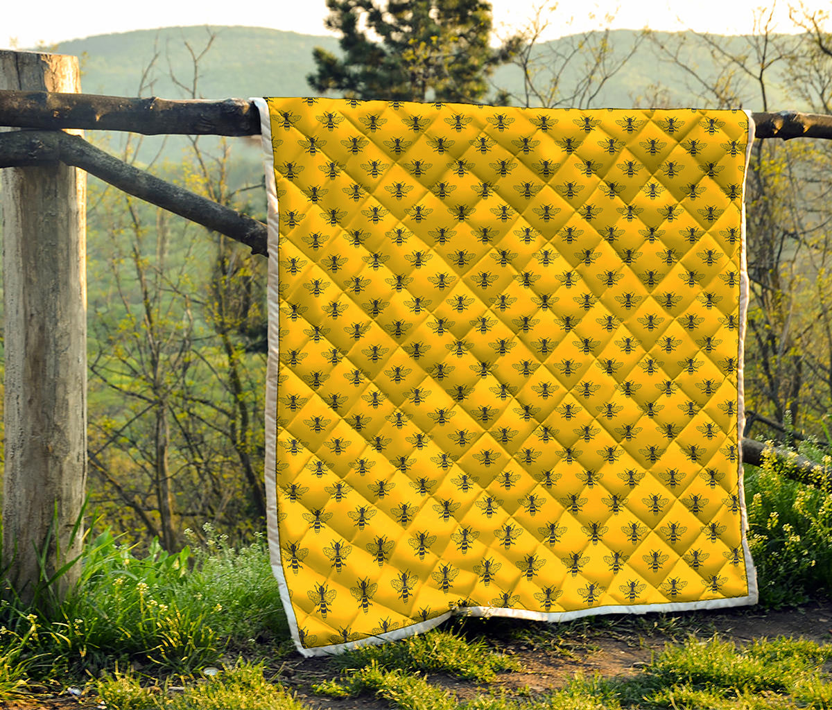 Yellow Bee Pattern Print Quilt