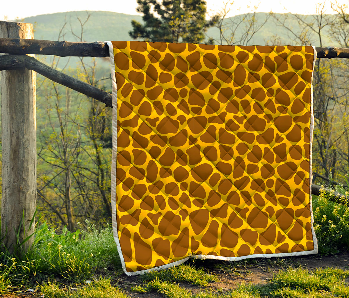 Yellow Brown Giraffe Pattern Print Quilt