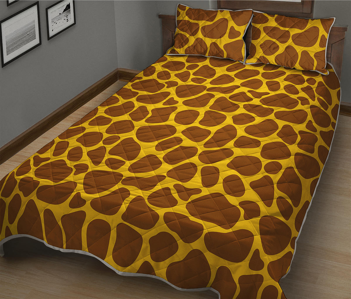 Yellow Brown Giraffe Pattern Print Quilt Bed Set
