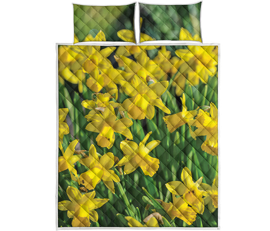 Yellow Daffodil Flower Print Quilt Bed Set