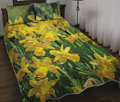 Yellow Daffodil Flower Print Quilt Bed Set