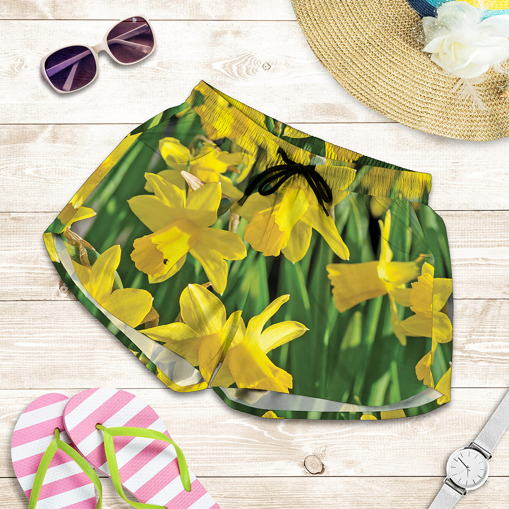 Yellow Daffodil Flower Print Women's Shorts