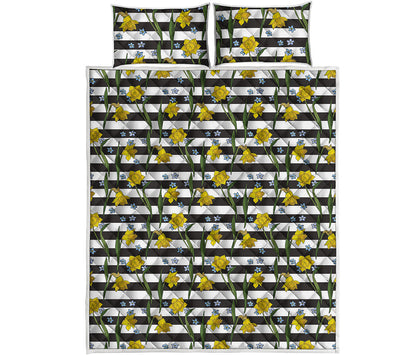Yellow Daffodil Striped Pattern Print Quilt Bed Set