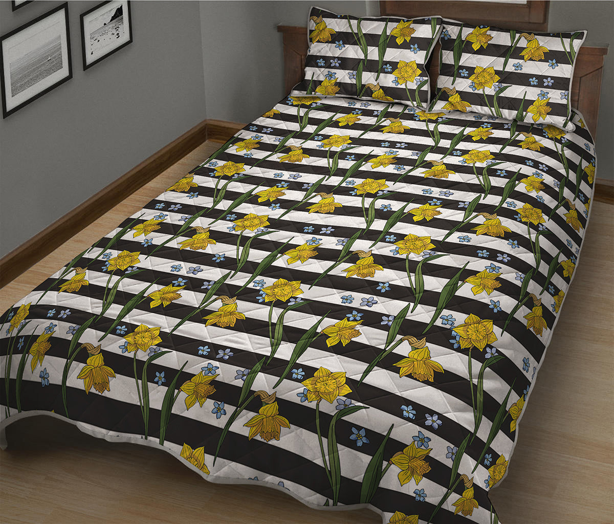 Yellow Daffodil Striped Pattern Print Quilt Bed Set