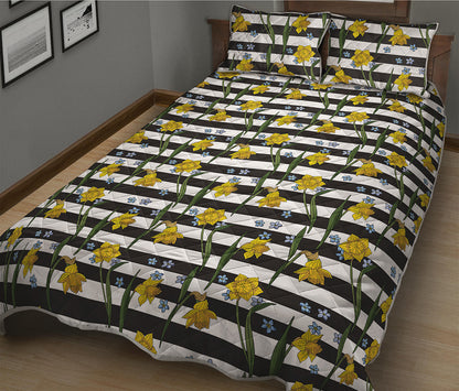Yellow Daffodil Striped Pattern Print Quilt Bed Set