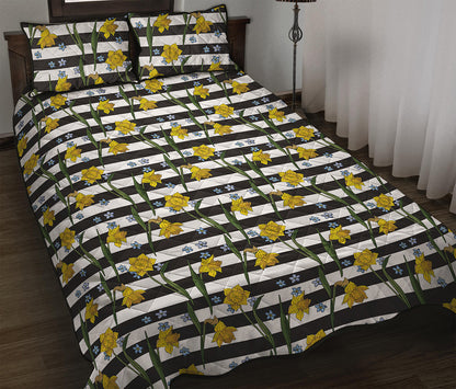 Yellow Daffodil Striped Pattern Print Quilt Bed Set