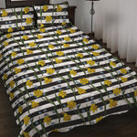 Yellow Daffodil Striped Pattern Print Quilt Bed Set