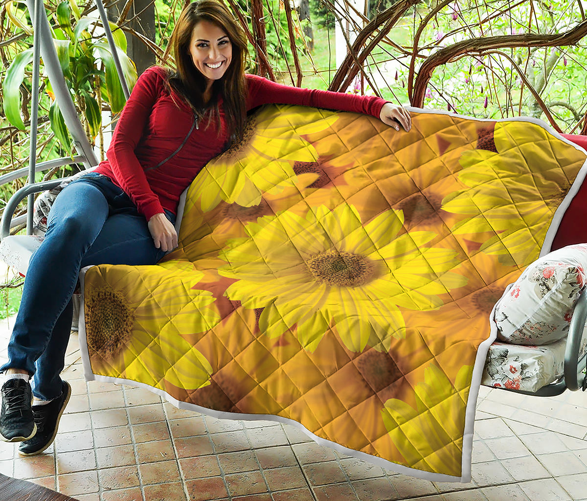 Yellow Daisy Flower Print Quilt
