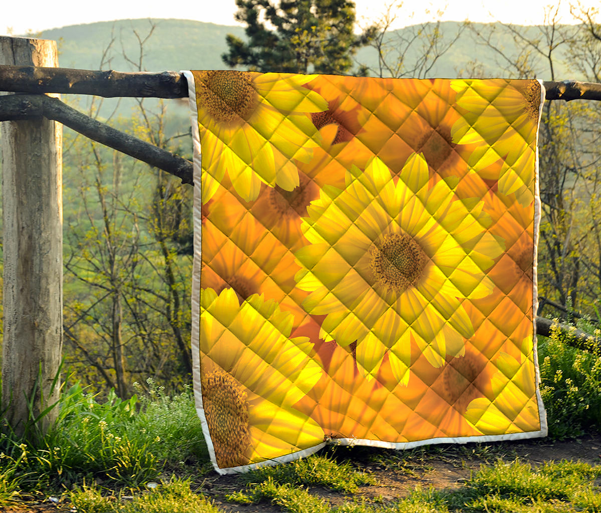 Yellow Daisy Flower Print Quilt