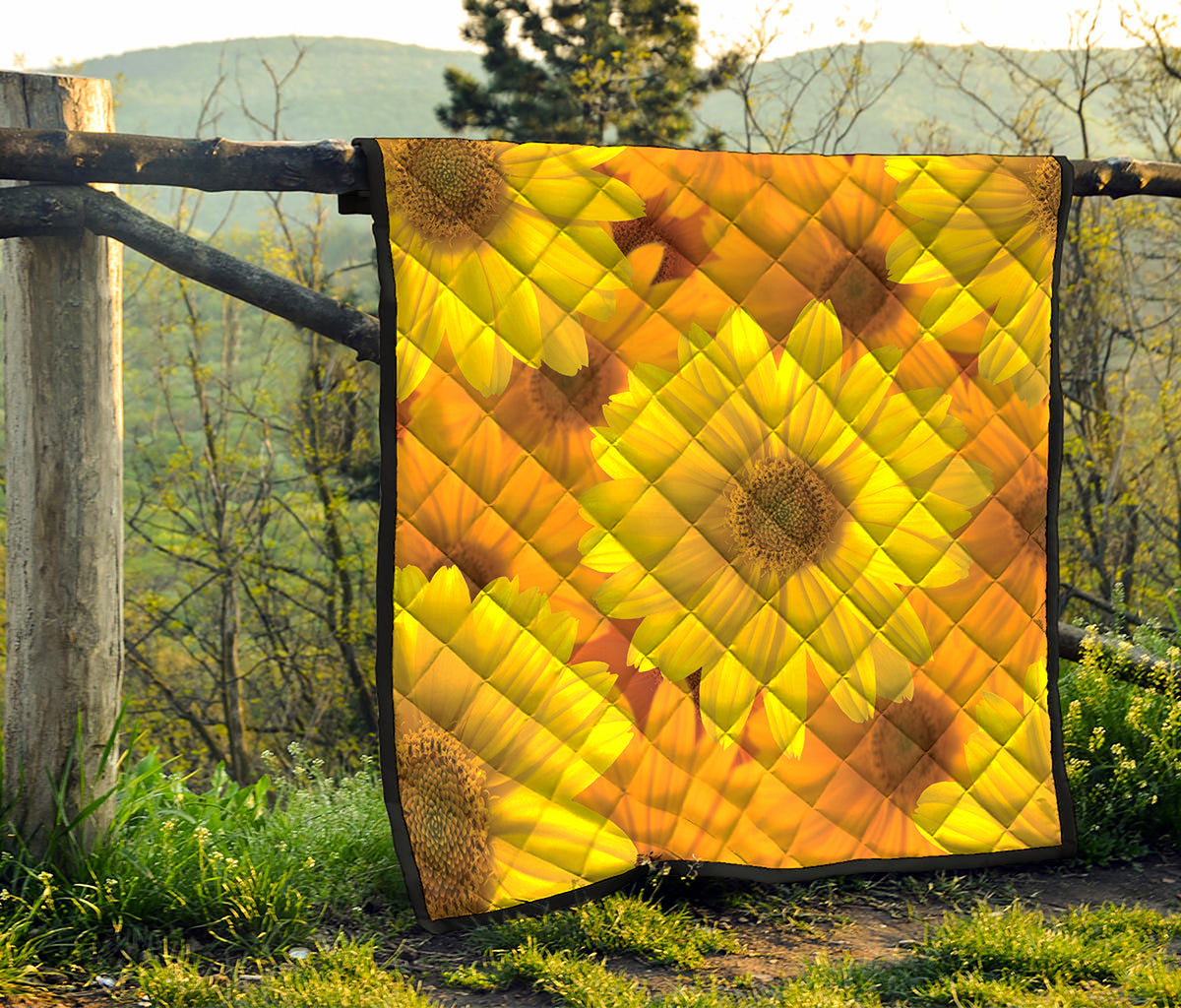 Yellow Daisy Flower Print Quilt