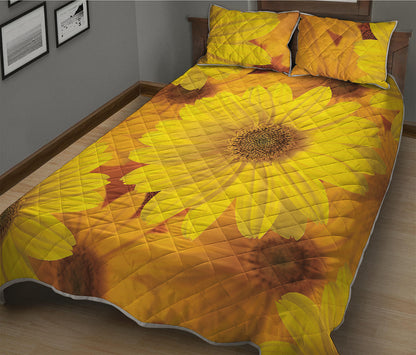 Yellow Daisy Flower Print Quilt Bed Set