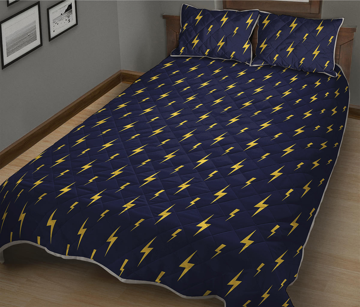 Yellow Lightning Bolts Pattern Print Quilt Bed Set