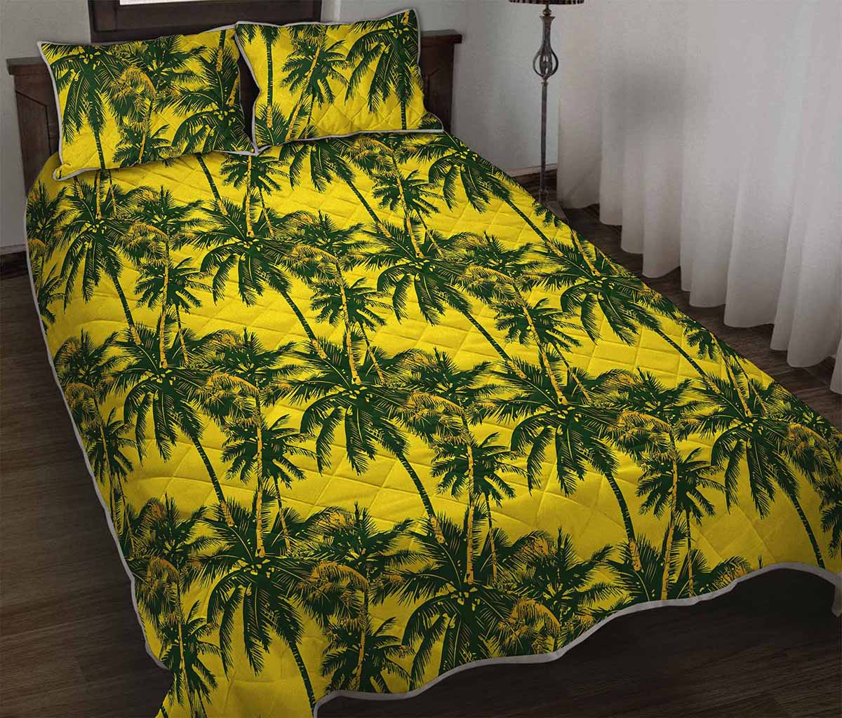 Yellow Palm Tree Pattern Print Quilt Bed Set