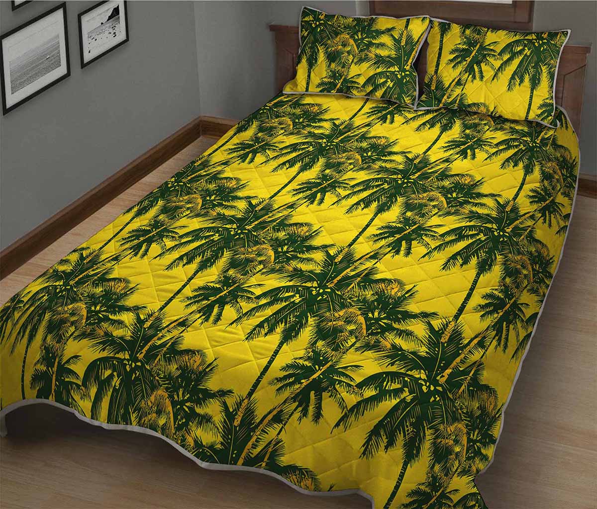 Yellow Palm Tree Pattern Print Quilt Bed Set