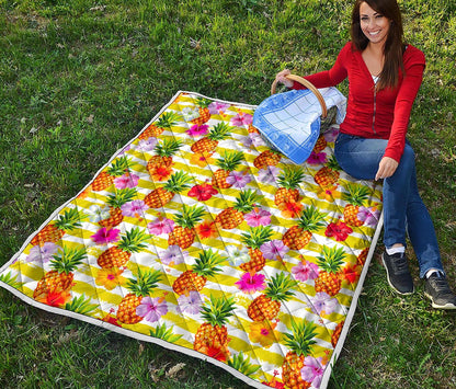 Yellow Striped Pineapple Pattern Print Quilt