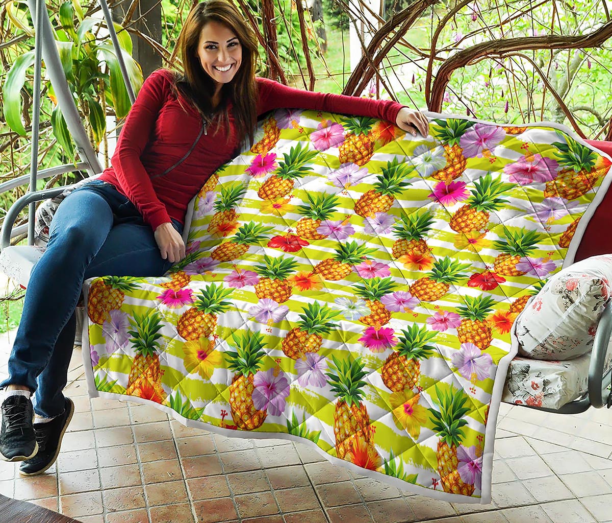 Yellow Striped Pineapple Pattern Print Quilt