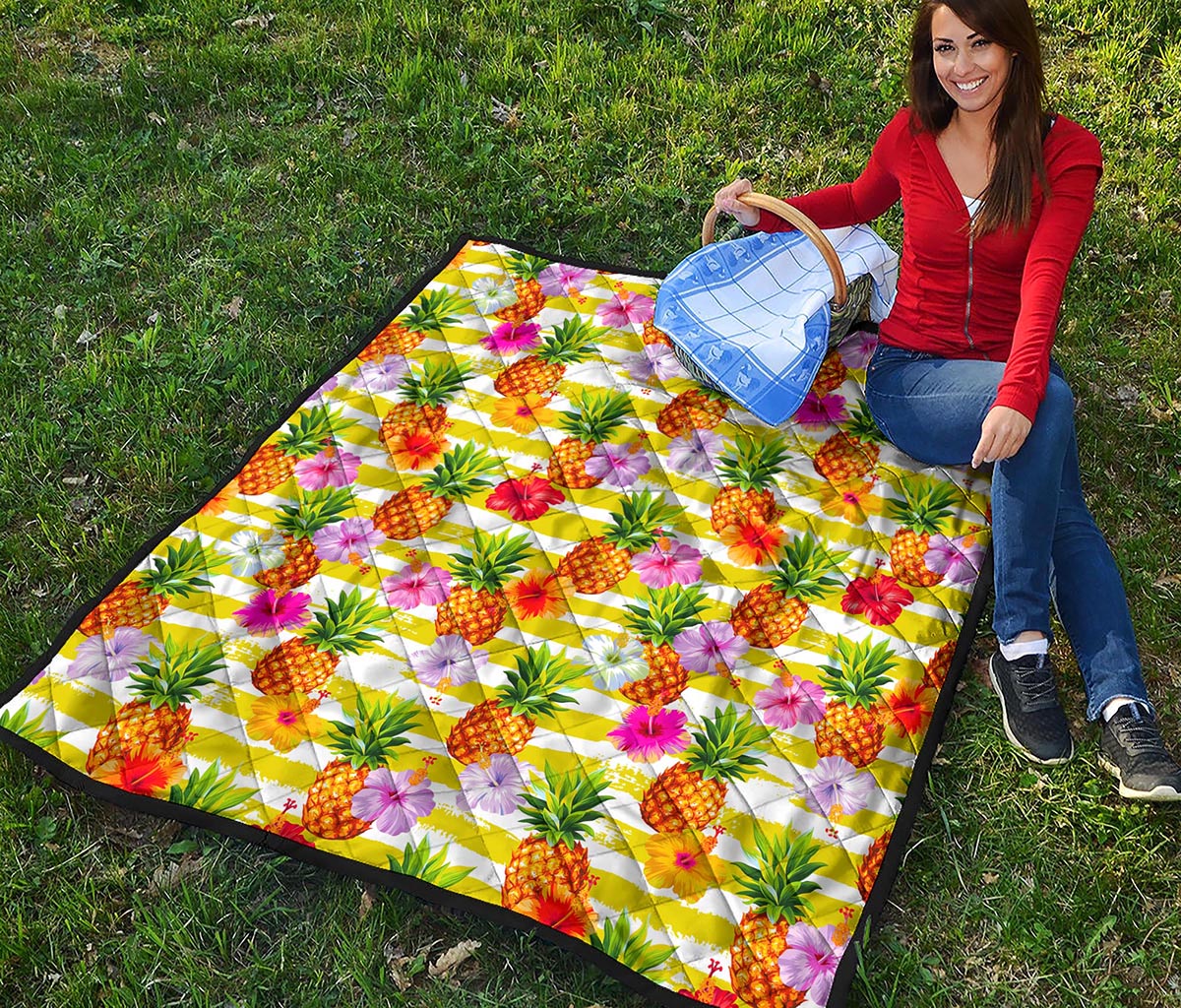 Yellow Striped Pineapple Pattern Print Quilt