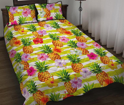 Yellow Striped Pineapple Pattern Print Quilt Bed Set