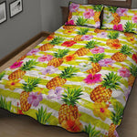 Yellow Striped Pineapple Pattern Print Quilt Bed Set