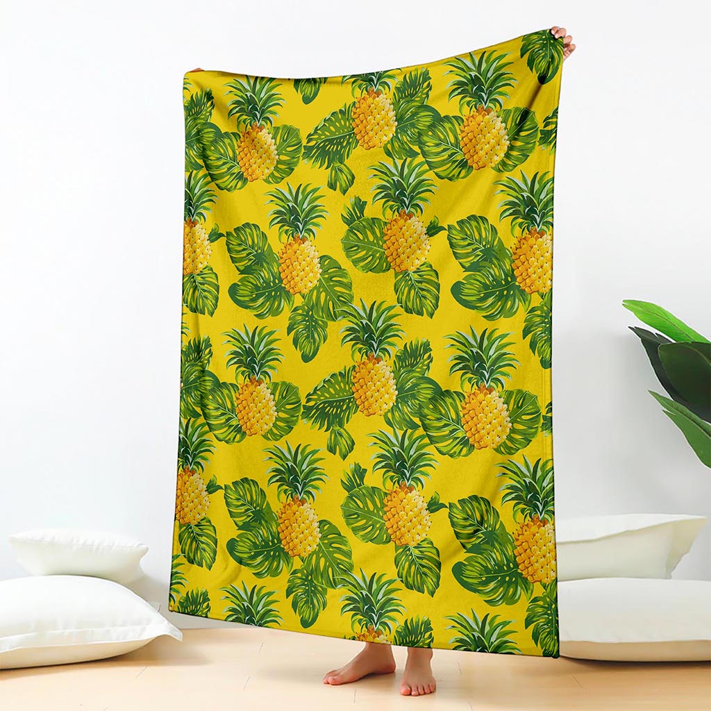 Yellow Tropical Pineapple Pattern Print Blanket