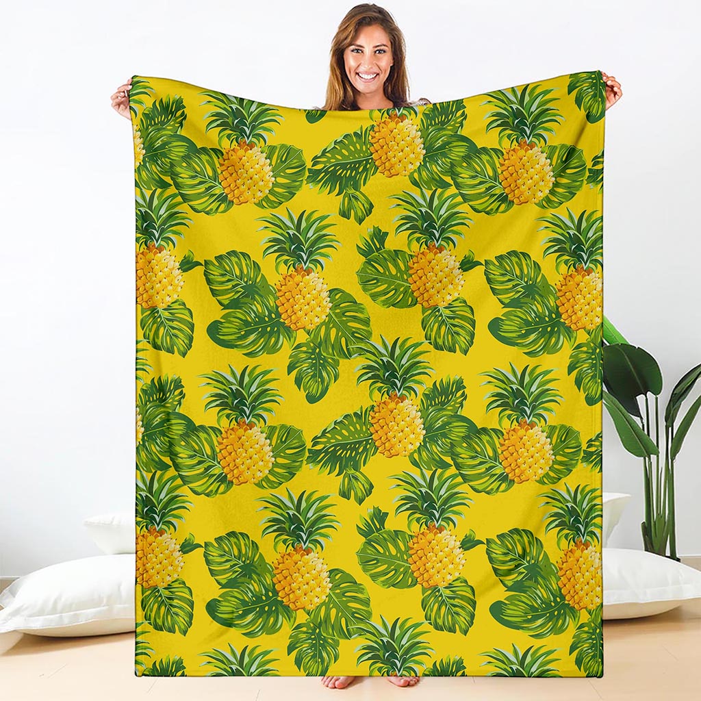 Yellow Tropical Pineapple Pattern Print Blanket