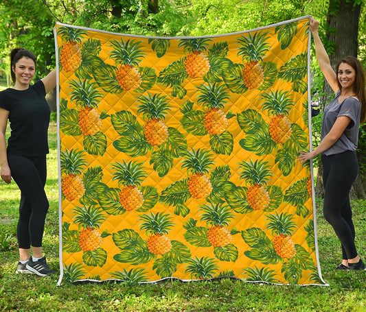 Yellow Tropical Pineapple Pattern Print Quilt