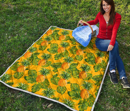 Yellow Tropical Pineapple Pattern Print Quilt